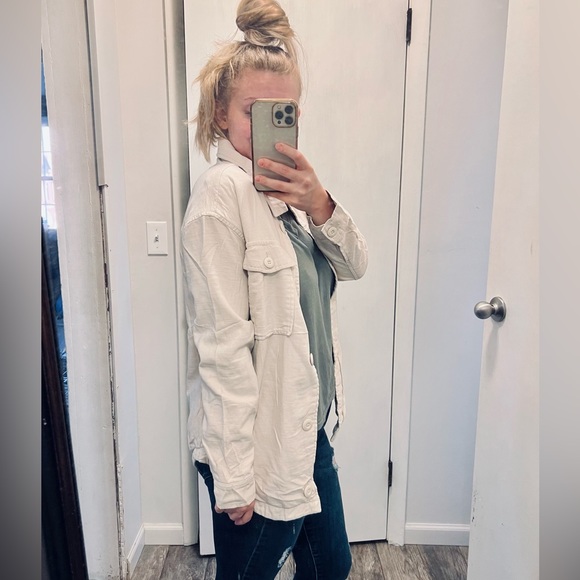 ✨AE✨ Oversized Shacket - Picture 2 of 6